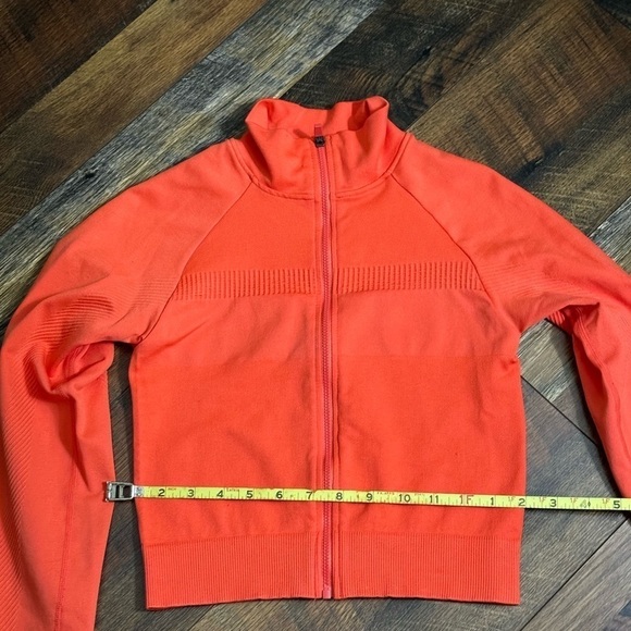 - Fabletics Crop Jacket size XS FULL ZIP - Picture 3 of 6